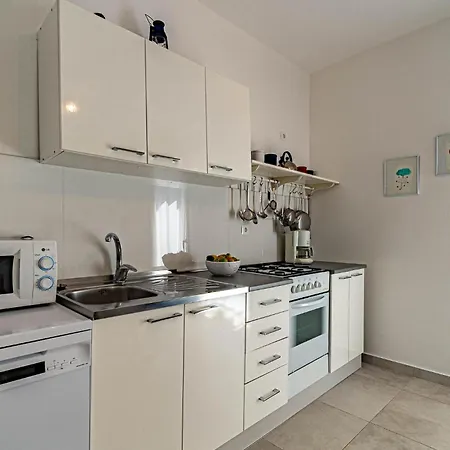 Pet Friendly In With Kitchen * Brna