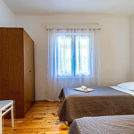 Pet Friendly In With Kitchen * Brna
