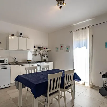 Pet Friendly In With Kitchen Brna