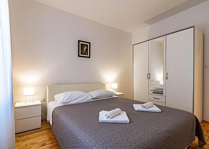 בית נופש Kosirina ברנה